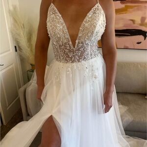 White Wedding Dress with Elegant Silhouette